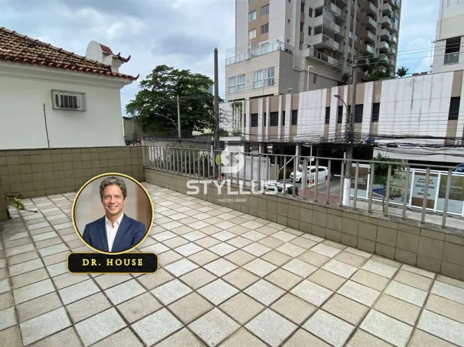 Casa Linear Espaçosa com 8 Quartos e Terraço em Todos os Santos! M95L