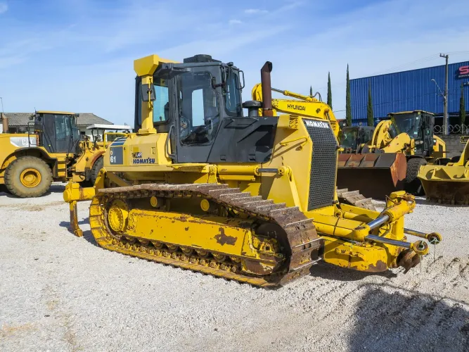 Trator de esteiras KOMATSU D61 2008 com 11.460h de operação