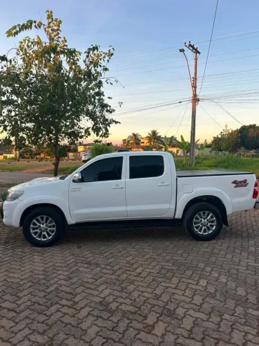 Toyota Hilux CD SRV D4-d 4X4 3.0 TDI Diesel AUT 2014