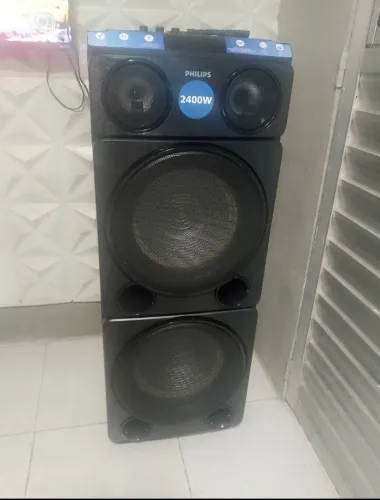 Caixa de som Philips.