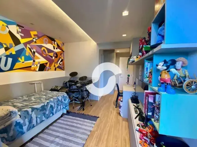 Apartamento com varanda, totalmente reformado, 4 quartos, 3 suítes e 3 vagas no miolo de I