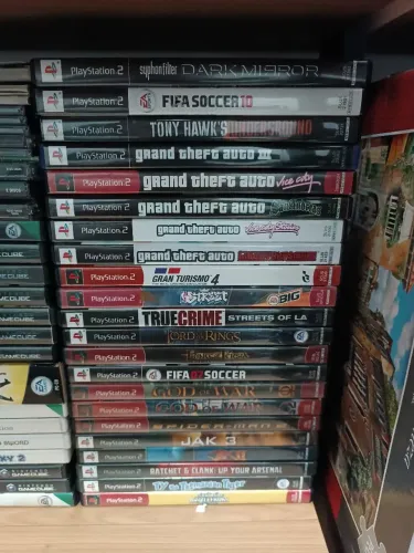 Lote de 22 jogos originais para Playstation 2