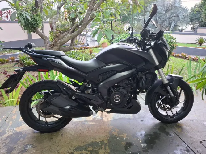 Dominar 400 de garagem