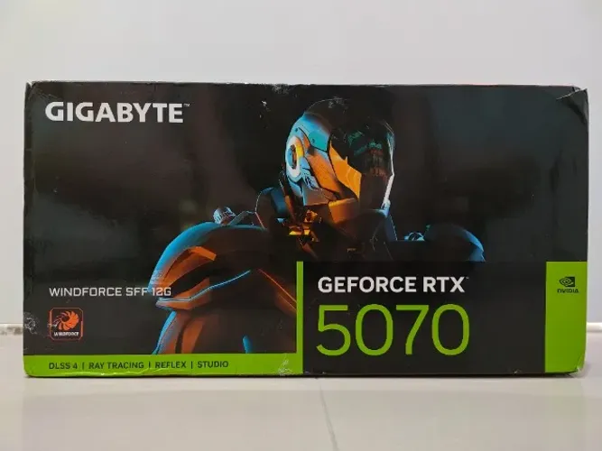 Placa de Vídeo RTX 5070 WINDFORCE SFF 12G Gigabyte NVIDIA GeForce, 12GB, GDDR7, DLSS