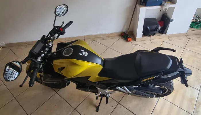 Honda CB300F TWISTER Impecável
