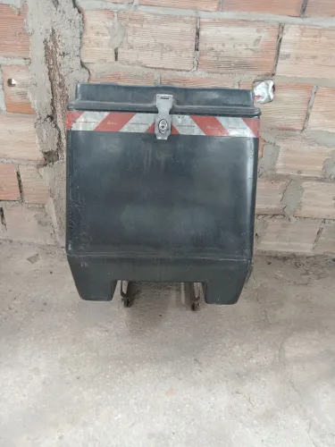 Baú fibra reforçado 140 L