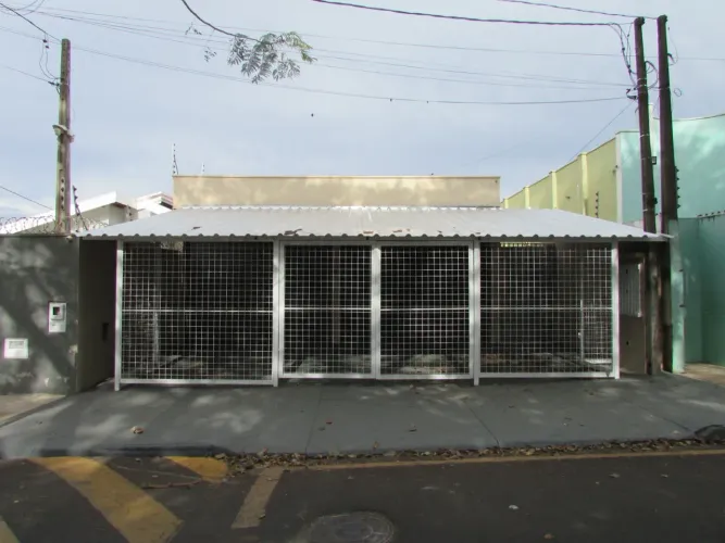 Alugo Salão com edícula novíssimo