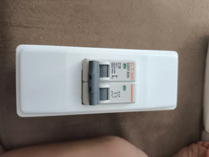 Caixa com Disjuntor Bipolar 16A