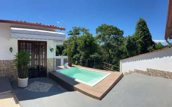 VENDA - Casa com Piscina, Área Gourmet e Vista para a Montanha - Centro de Mendes/RJ