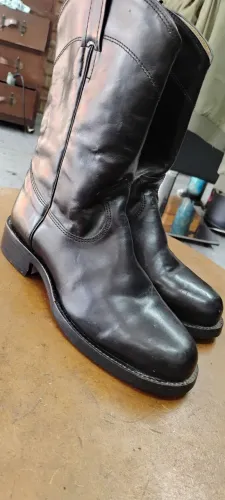 Bota couro legítimo marca Clarim número 35