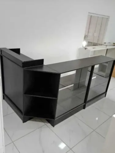 Balcão de Atendimento e Recepção em L com Vitrine para Loja/Comércio