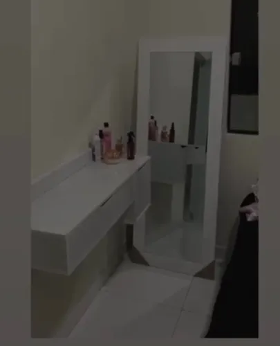 Vendo penteadeira montada , bom estado ,