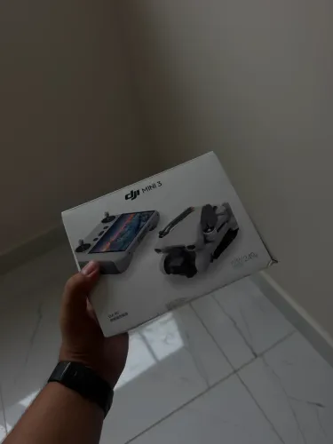 Drone DJI Mini 3 + Controle DJI RC (Com Tela Integrada)