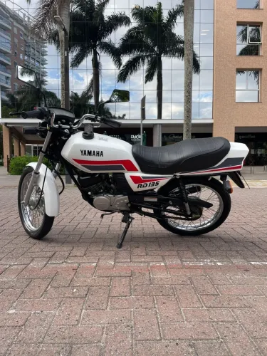 RELÍQUIA, LINDA YAMAHA RD 135 1989 IMPECÁVEL, MOTO DE COLECIONADOR!!