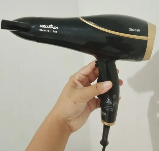 Secador de cabelo novo, usado poucas vezes.