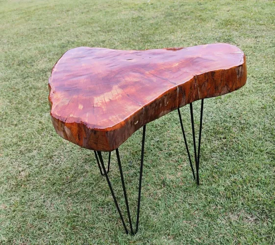 Mesa de centro ou canto em madeira