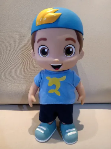 Boneco Luccas Neto que fala 14 frases Tenho video dele falando Retirada no guara 2 Posso e