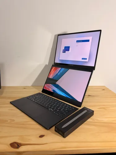 Notebook Asus Zenbook Duo - Intel Core Ultra 9 / 32GB DDR5 / Tela 14 OLED Touch 120Hz
