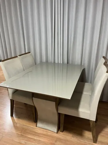 Mesa de jantar 4 lugares + Sofá retrátil