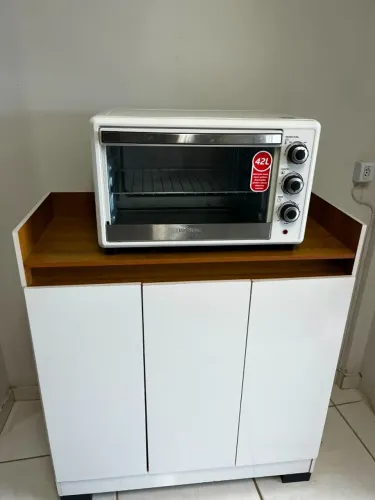 Armário e forno elétrico