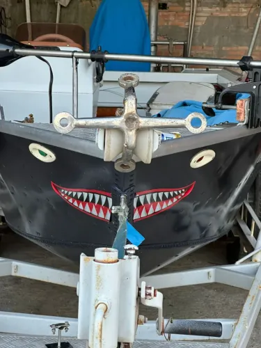 Barco com motor Mercury 60 HP, 4 tempos
