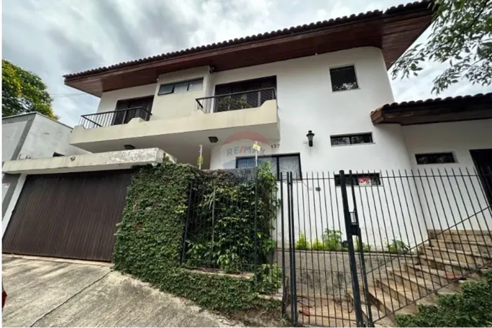 Alugo casa comercial com 10 salas e 5 banheiros no Trujillo Sorocaba