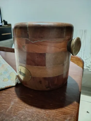 Antigo balde de gelo Astra em madeira anos 70