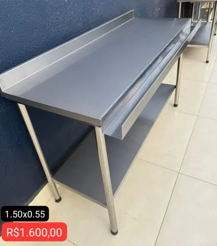 Bancada com calha em aço inox