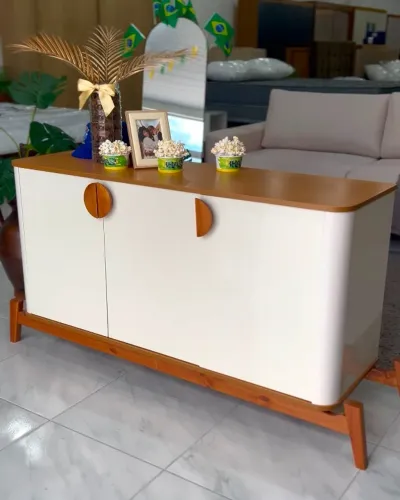 Buffet com Desing Contemporâneo C/ pé e Puxador em Madeira