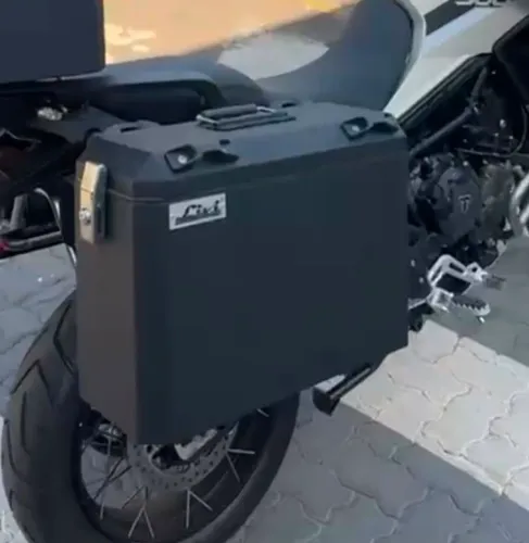 Vendo kit 3 baús Livi com suporte trava e chaves.