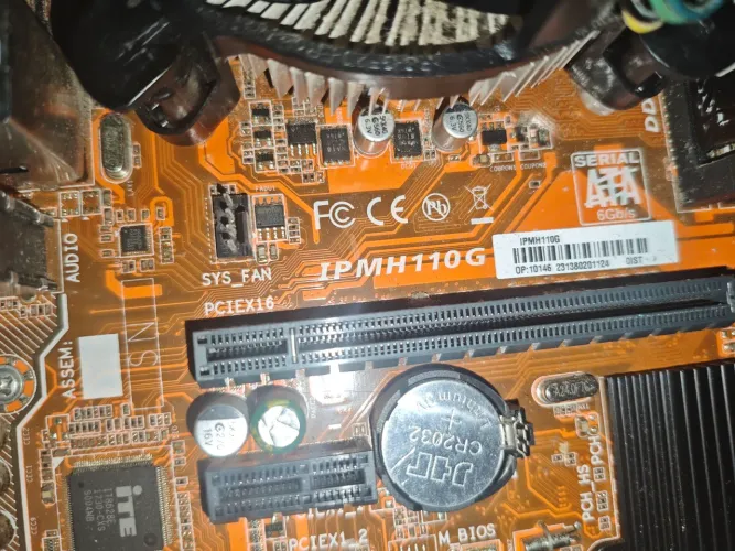 Pc roda uns negócios nele eu jogava valorant nele 