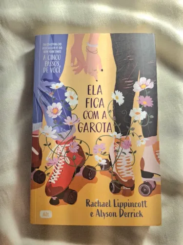 Ela Fica com a Garota, de Rachael Lippincott e Alyson Derrick