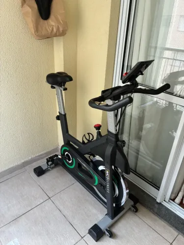 Bicicleta ergométrica spinning 20kg de roda de inércia WCT Fitness