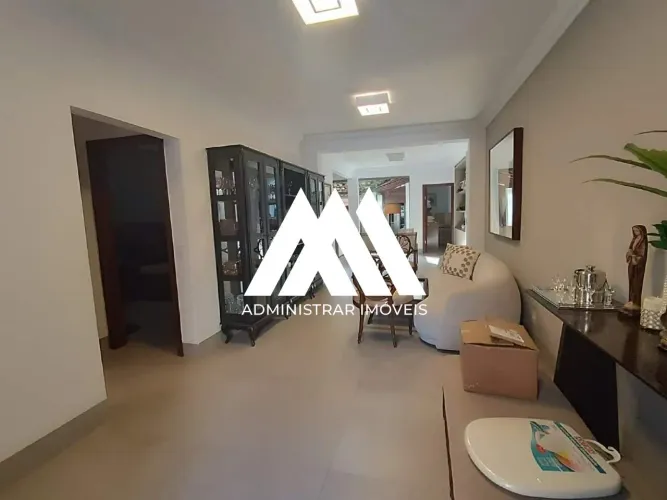 Vendo casa em Itaúna em excelente localização!