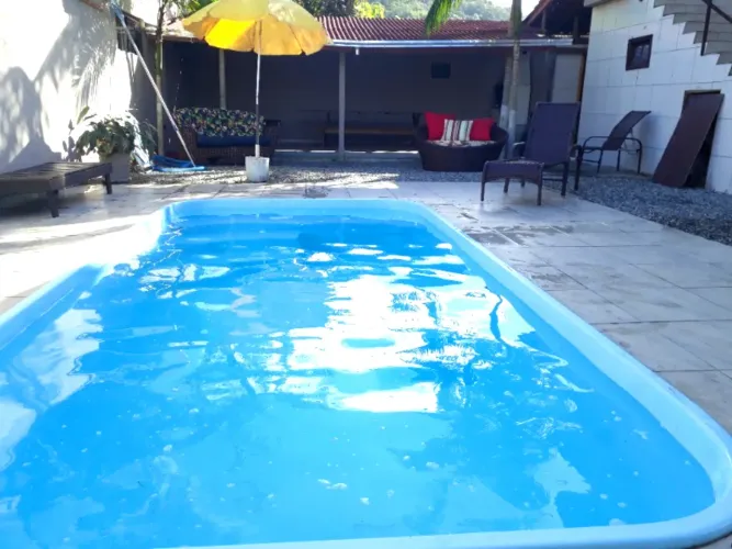 CASA COM PISCINA NO ESTALEIRINHO