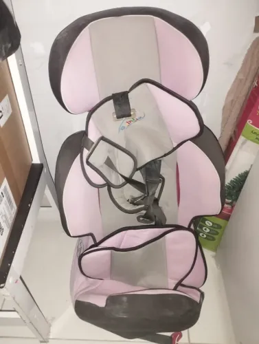 CADEIRINHA PARA CARRO ROSA
