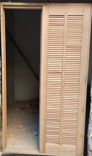 Porta Balcão veneziana de correr madeira Eucalipto 2,10x1,20