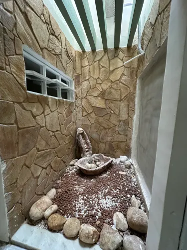 Quarto individual com ar condicionado 