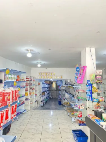 Passo produtos e móveis da loja 