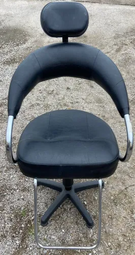 Cadeira de ferro para salão, em ótimo estado.