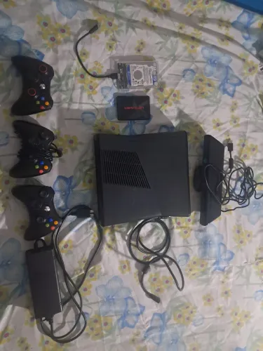XBOX360 destravado RGH com hd externo de 500 gbs e SSD INTERNO de 120 gbs lotado de jogos