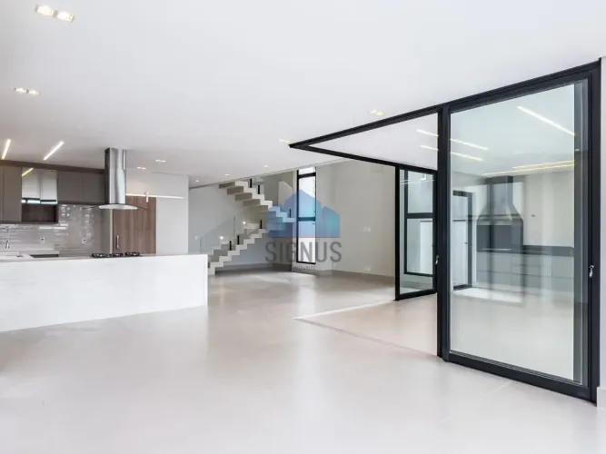 LINDA CASA À VENDA NO COND. CANTERVILLE 294 M² COM QUADRA BEACH TENIS E PISCINA