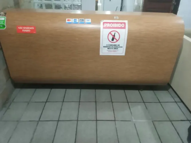 Vendo balcão, 2mts de comp. 45 de largura, 1,20 de altura, avalio trocas tbm!