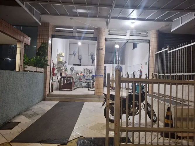 LOJA 90 M2 COM 2 BANHEIROS E 2 VAGAS EM FRENTE O DECK DOS PESCADORES EM SV