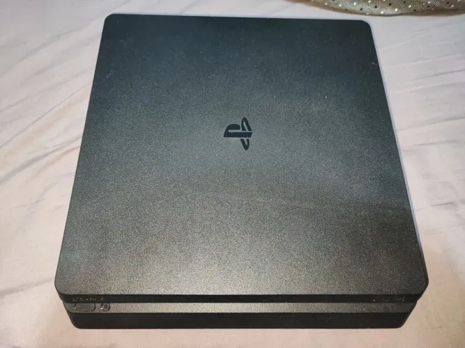 Ps4 com 2 controles e jogos