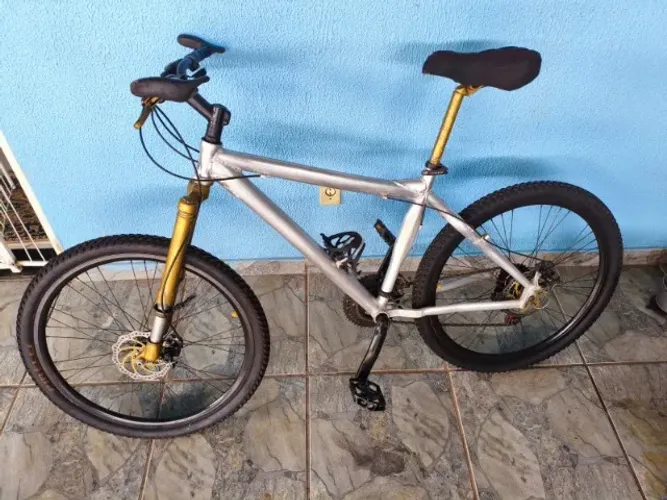 Bicicleta Montain Bike GTA M7 aro 26 com 21 marchas