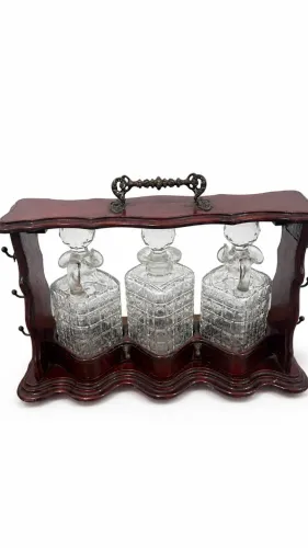Antigo Bar em Madeira com 3 Garrafas de Cristal Lapidado - Decanter Vintage