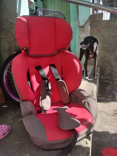 Cadeirinha semi nova
