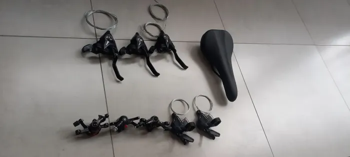 Vendo lote de peças para bike, tudo em perfeitas condições para uso.