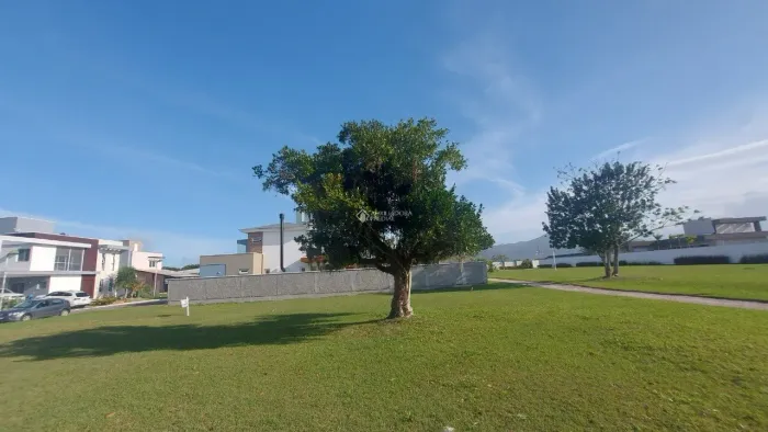 Terreno Condomínio Garapuvu